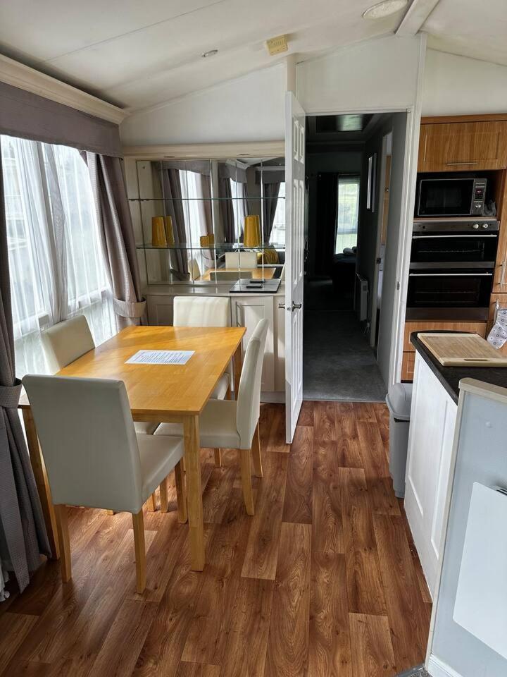 2 Bedroom Caravan, Sea Views, Parking Appartamento Eastchurch