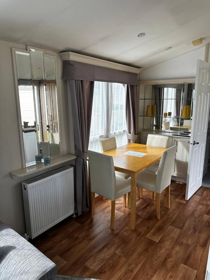 Appartamento 2 Bedroom Caravan, Sea Views, Parking