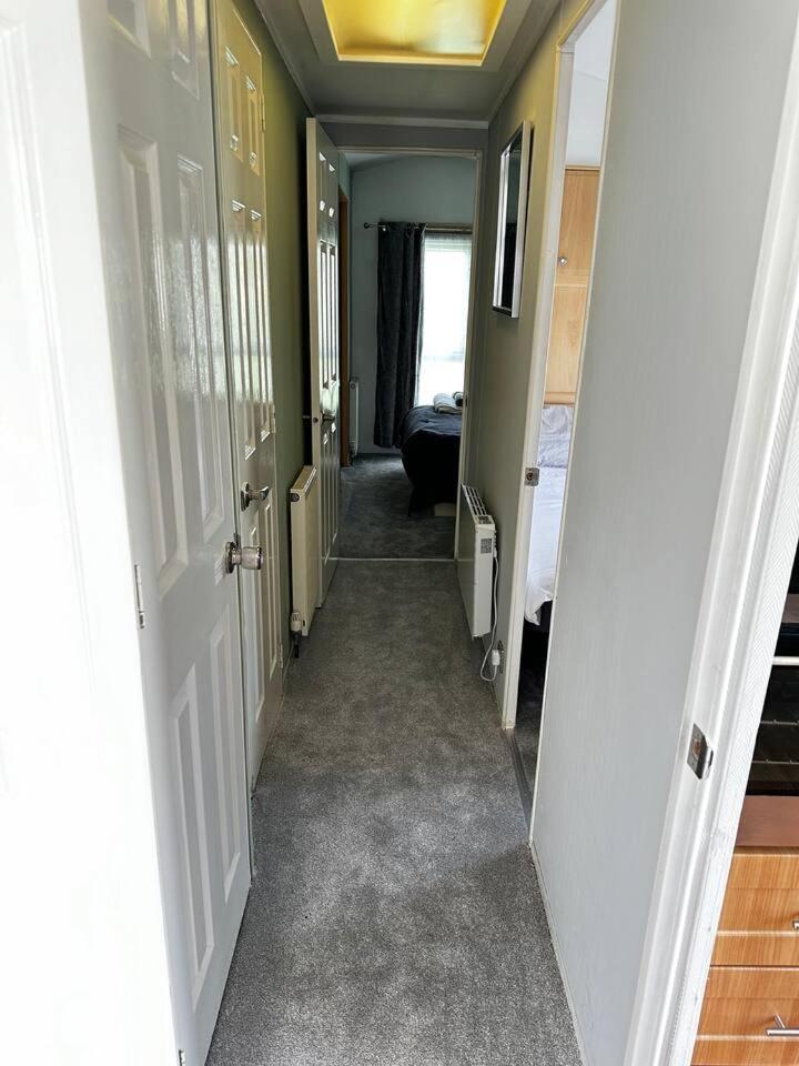 2 Bedroom Caravan, Sea Views, Parking Eastchurch