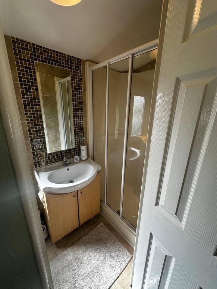 2 Bedroom Caravan, Sea Views, Parking Appartamento